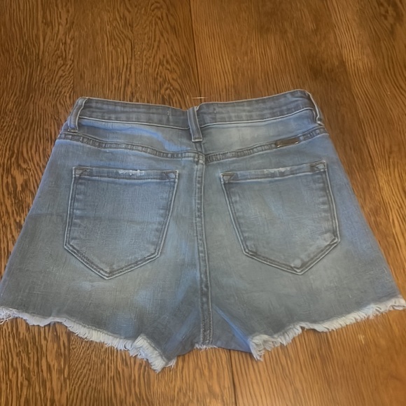 Kancan Kan Can Distressed Denim Shorts Raw Hem Zip Closure Size Small - Picture 2 of 6